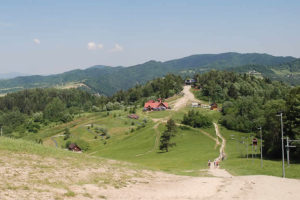 DW TRZY KORONY i BAR GROŃ SZCZAWNICA