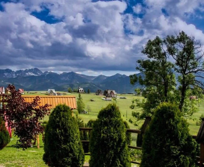 Domki i Pokoje Watra Spa z basenem w Zębie