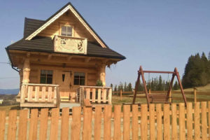 DOMEK GÓRALSKI U ANI Z WIDOKIEM NA TATRY W GLICZAROWIE