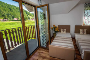 SŁONECZNA OSADA DOMKI NAD DUNAJCEM KROŚCIENKO PIENINY