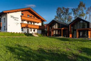 APARTAMENTY & DOMKI WYSOWA DWÓR BESKID NISKI