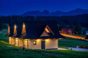 PRZYSTANEK Z WIDOKIEM NA GIEWONT DZIANISZ