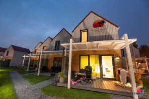 DĘBKI CAŁOROCZNE DOMKI FANTAZJA & SPA NAD MORZEM