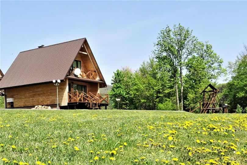 CAŁOROCZNE FAJNE DOMKI MANIÓWKA KOMAŃCZA W BIESZCZADACH